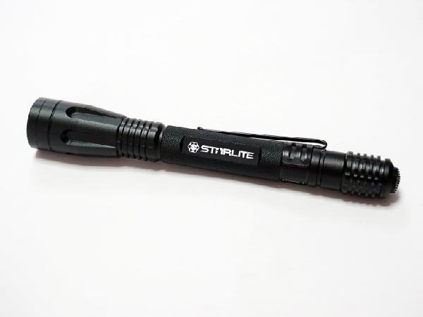Die Prüfung der Arbeitszeit des Weiß IP67 der heißen Verkaufsleichten salzigen Hochleistungsbatterie 2AAA des handlichen langen kleinen Stiftes führte Fackel