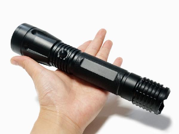 Prüfung heißer der Arbeitszeit des Weiß IP67 der Verkaufsleichter salziger Hochleistungsbatterie 2AAA handlicher langer der geführten Fackel kleiner Stift