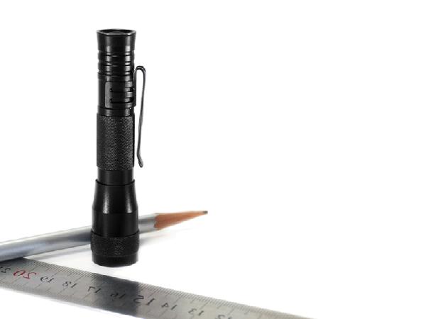 Prüfung heißer der Arbeitszeit des Weiß IP67 der Verkaufsleichter salziger Hochleistungsbatterie 2AAA handlicher langer der geführten Fackel kleiner Stift