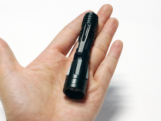 Mini Taschenlampen-Metallnachtfackel-Art im Freien kundengebundenes LOGO der Aluminiumlegierungs-LED