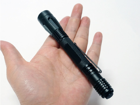 Gravierte taktische Stift-Taschenlampen-flache Linsen-Art der Aluminiumlegierungs-2AAA