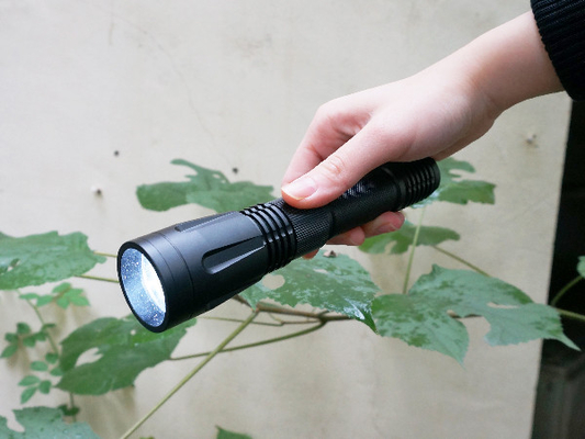 Wieder aufladbare LED Taschenlampen-taktische Selbstverteidigung 6400K 18650 Batterie-