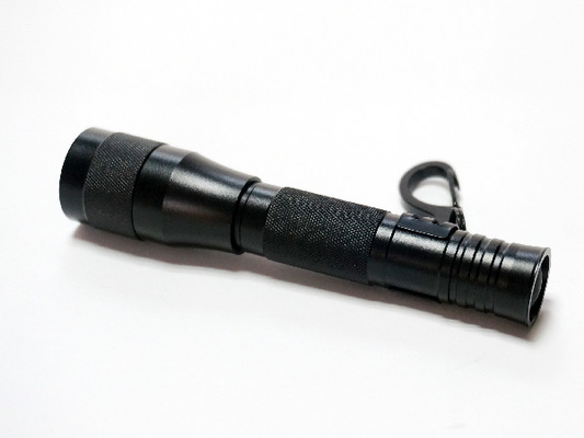 Kleine helle Aluminiumlegierungs-materielle schwarze Farbe LED-Taschenlampe Keychain im Freien