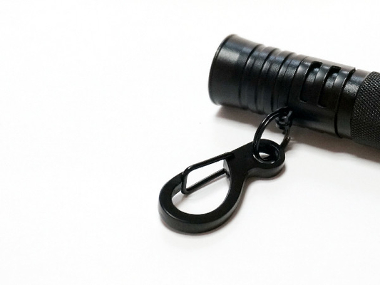 Kleine helle Aluminiumlegierungs-materielle schwarze Farbe LED-Taschenlampe Keychain im Freien