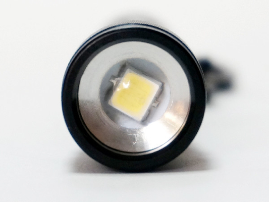 Warme Taschenlampe des Minilauten summens des Weiß-LED Keychain mit 1 * AAA-Trockenbatterie