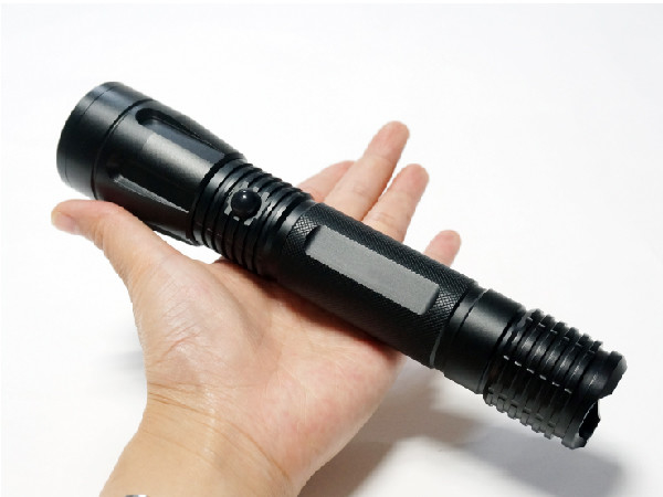 Führte schwarze Farbe geführte elektrische Fackel, Notwehr Taschenlampen-Industriedesign