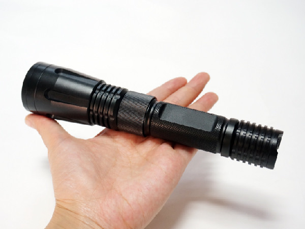 Persönliche LED Taschenlampen-im Freien wieder aufladbare Art hohe Lumen der Selbstverteidigungs-
