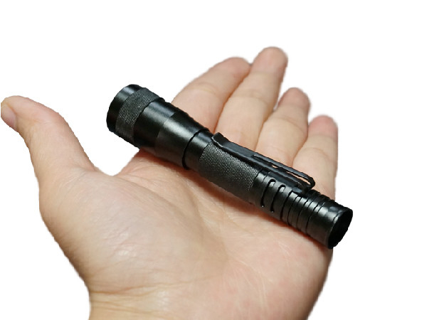 Strahln-Abstand der schwarze Farbeaaa Keychain Taschenlampen-wasserdichter hohen Helligkeits-46m
