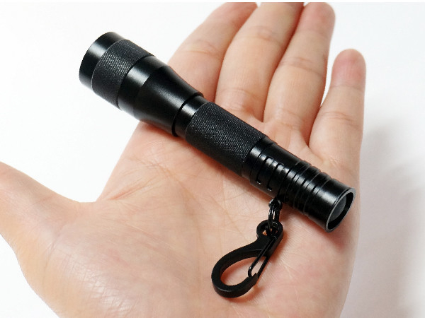 Kleine helle Aluminiumlegierungs-materielle schwarze Farbe LED-Taschenlampe Keychain im Freien